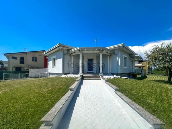 casa indipendente in vendita a Lograto