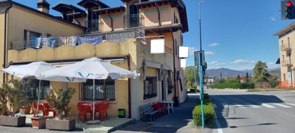 intera palazzina in vendita a Lonato del Garda in zona Sedena