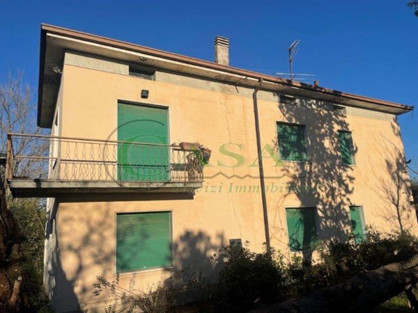 casa indipendente in vendita a Lonato del Garda