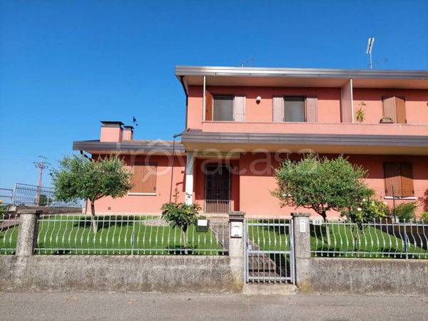 casa indipendente in vendita a Lonato del Garda in zona Esenta