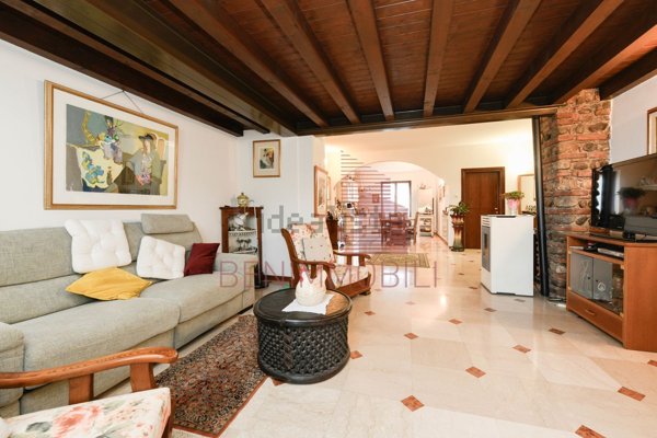 casa indipendente in vendita a Lonato del Garda
