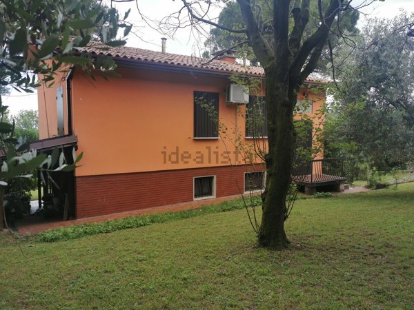 casa indipendente in vendita a Lonato del Garda in zona Barcuzzi