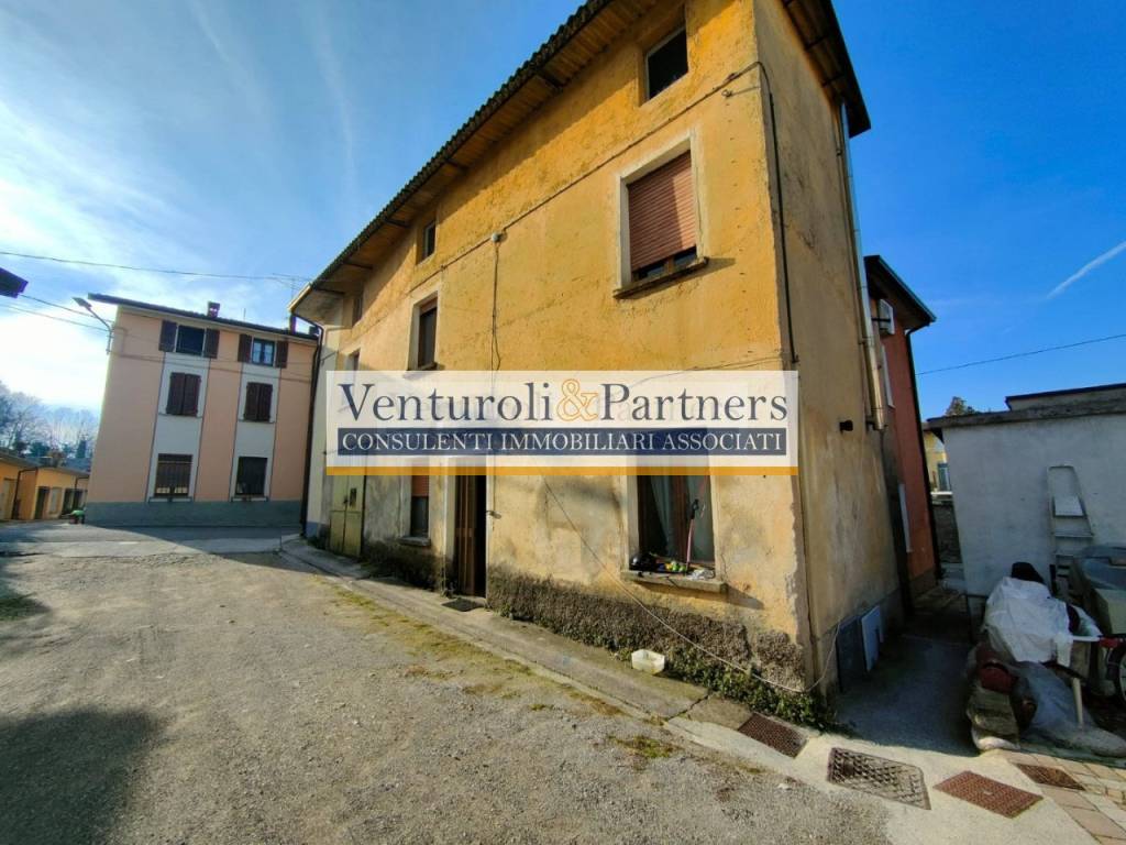 casa indipendente in vendita a Lonato del Garda in zona Centenaro