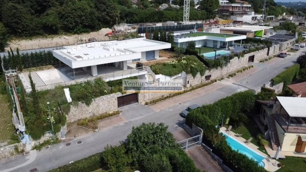 casa indipendente in vendita a Lonato del Garda in zona Barcuzzi
