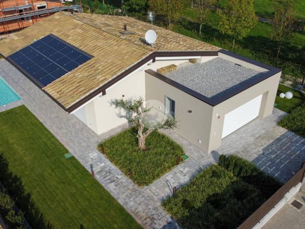 casa indipendente in vendita a Lonato del Garda