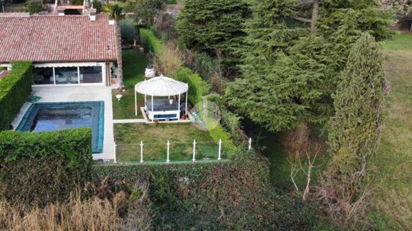 casa indipendente in vendita a Lonato del Garda in zona Barcuzzi