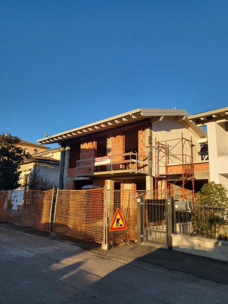 casa indipendente in vendita a Lonato del Garda in zona San Polo