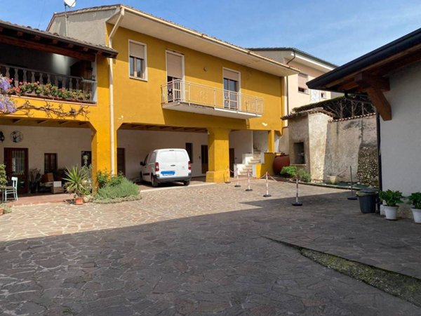 casa indipendente in vendita a Lonato del Garda in zona Malocco