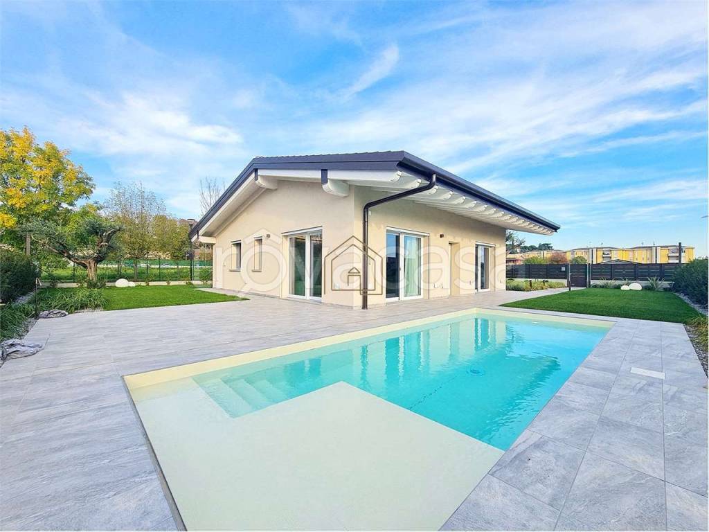 casa indipendente in vendita a Lonato del Garda