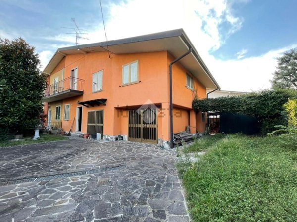 casa indipendente in vendita a Lonato del Garda