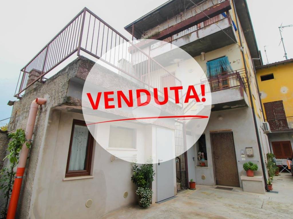 casa indipendente in vendita a Lonato del Garda in zona Centenaro