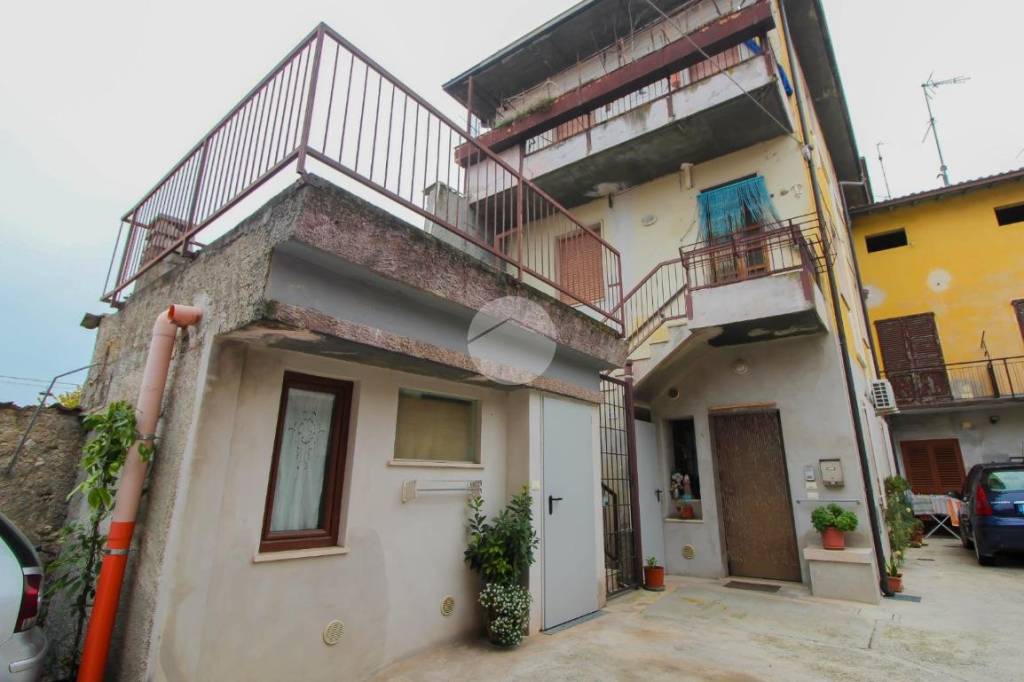 casa indipendente in vendita a Lonato del Garda in zona Centenaro