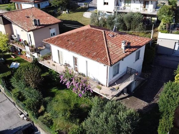 casa indipendente in vendita a Lonato del Garda in zona Barcuzzi