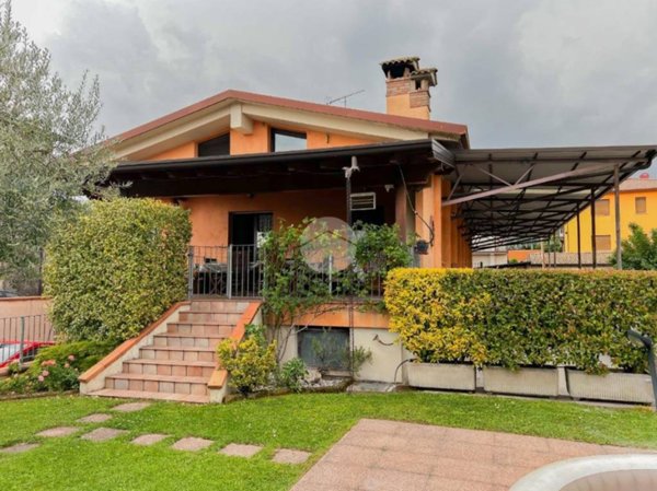 casa indipendente in vendita a Lonato del Garda