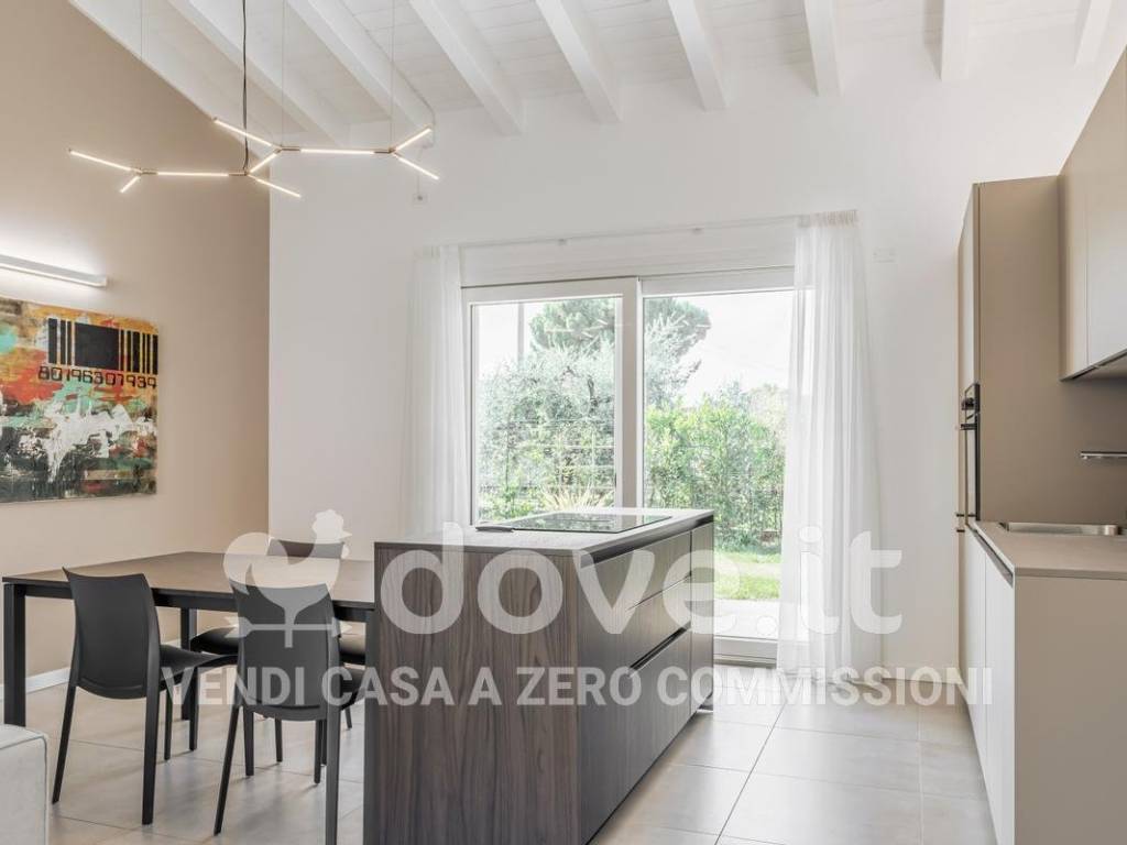 casa indipendente in vendita a Lonato del Garda in zona Sedena
