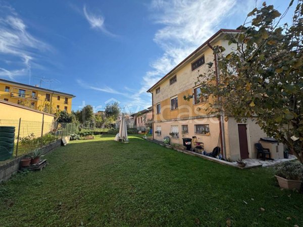 casa indipendente in vendita a Lonato del Garda
