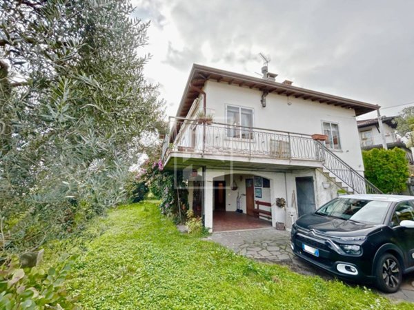 casa indipendente in vendita a Lonato del Garda in zona Barcuzzi