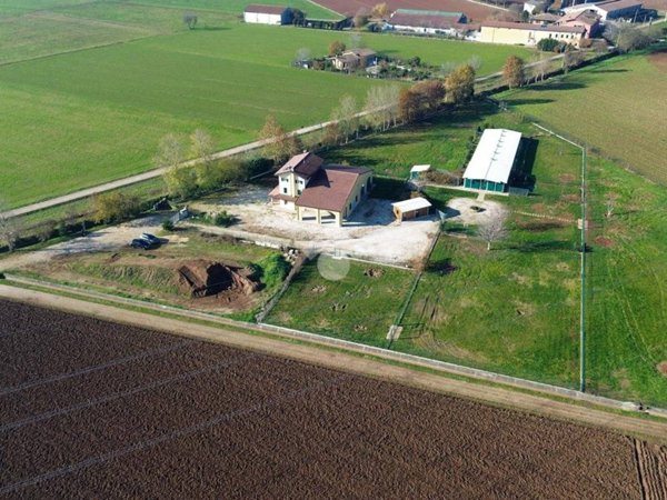 locale commerciale in vendita a Lonato del Garda