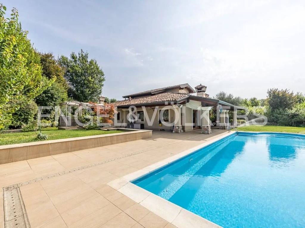 casa indipendente in vendita a Lonato del Garda