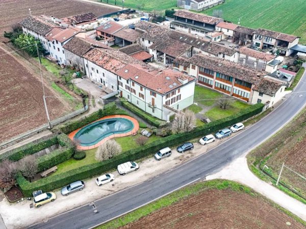 casa indipendente in vendita a Lonato del Garda in zona Cominello
