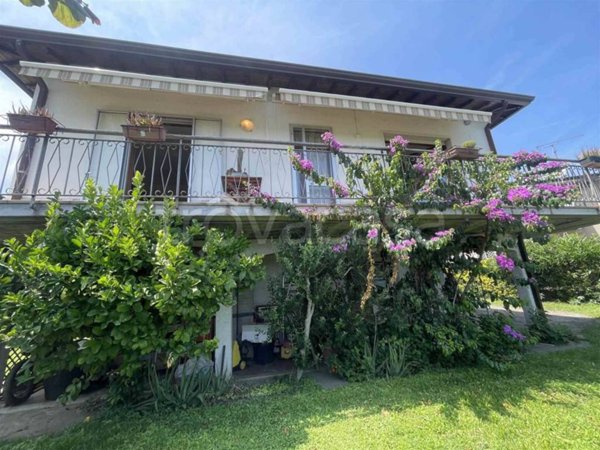 casa indipendente in vendita a Lonato del Garda in zona Barcuzzi