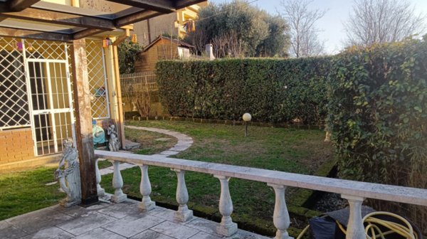casa indipendente in vendita a Lonato del Garda