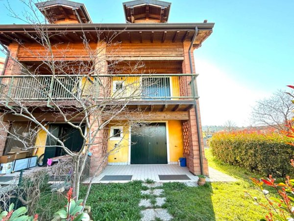 casa indipendente in vendita a Lonato del Garda in zona Malocco