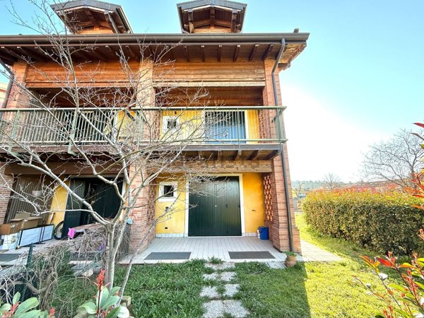 casa indipendente in vendita a Lonato del Garda in zona Malocco