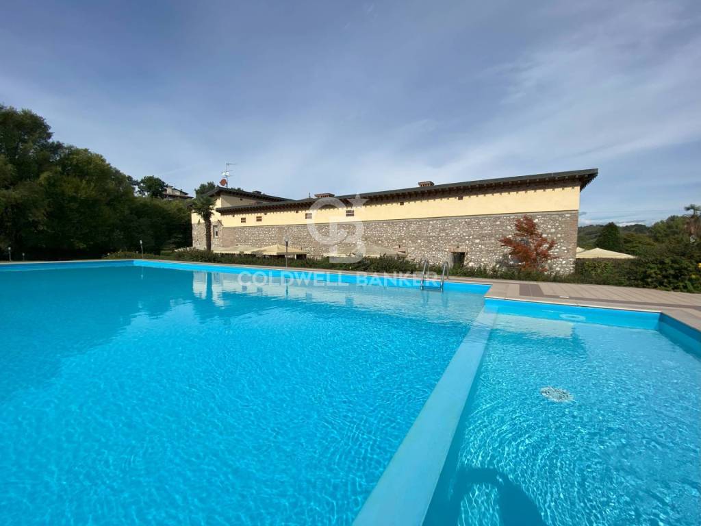 appartamento in vendita a Lonato del Garda in zona Barcuzzi