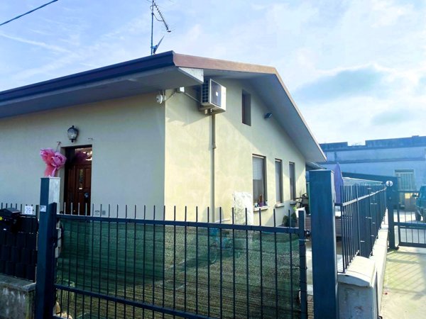 casa indipendente in vendita a Lonato del Garda