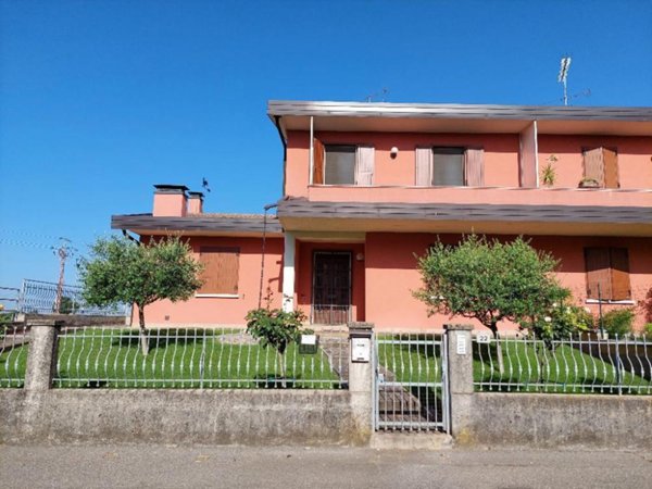 casa indipendente in vendita a Lonato del Garda in zona Esenta