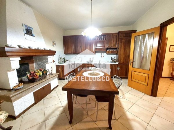 casa indipendente in vendita a Lonato del Garda