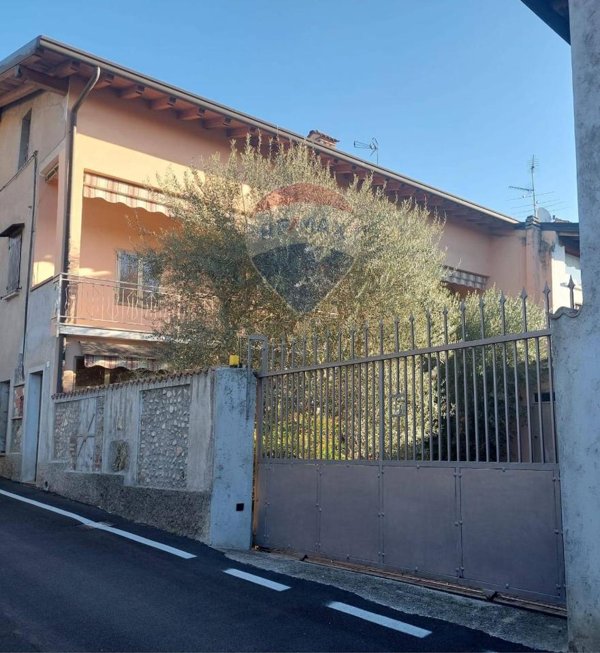 casa indipendente in vendita a Lonato del Garda