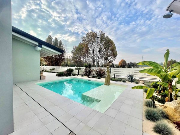 casa indipendente in vendita a Lonato del Garda