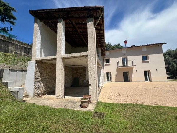 casa indipendente in vendita a Lonato del Garda in zona Barcuzzi
