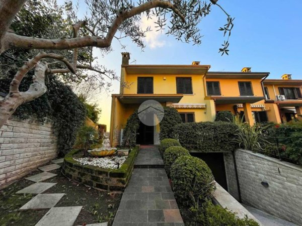 casa indipendente in vendita a Lonato del Garda