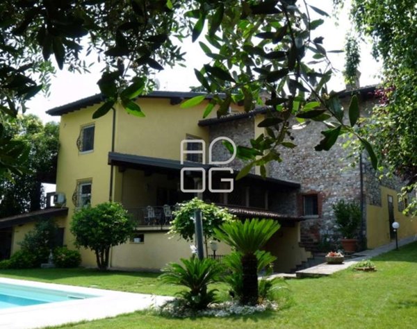 casa indipendente in vendita a Lonato del Garda