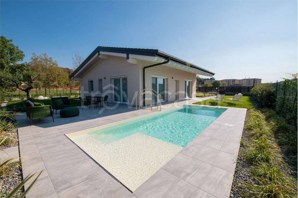 casa indipendente in vendita a Lonato del Garda