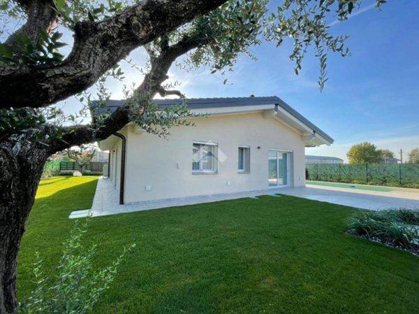 casa indipendente in vendita a Lonato del Garda