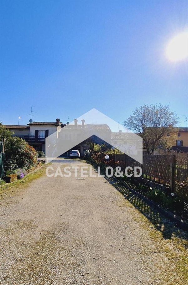 appartamento in vendita a Lonato del Garda in zona Esenta