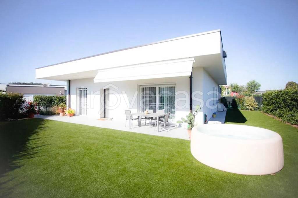 casa indipendente in vendita a Lonato del Garda