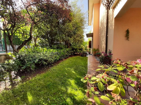 casa indipendente in vendita a Lonato del Garda