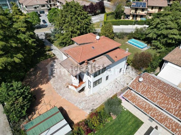casa indipendente in vendita a Lonato del Garda