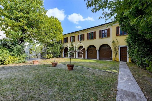 casa indipendente in vendita a Lonato del Garda