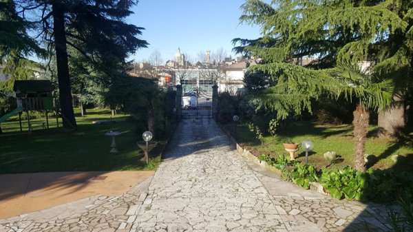 casa indipendente in vendita a Lonato del Garda