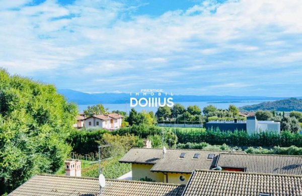 casa indipendente in vendita a Lonato del Garda in zona Barcuzzi