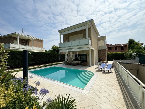 casa indipendente in vendita a Lonato del Garda