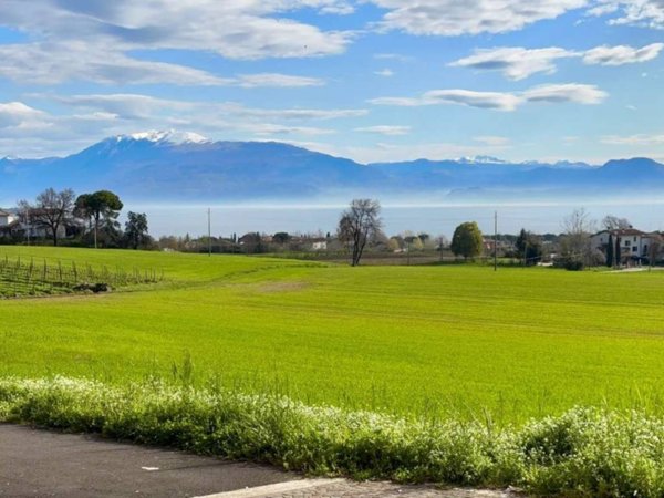 appartamento in vendita a Lonato del Garda in zona Maguzzano