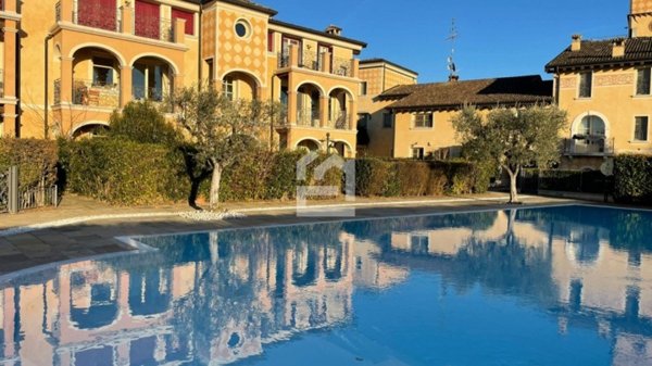 appartamento in vendita a Lonato del Garda in zona Centenaro