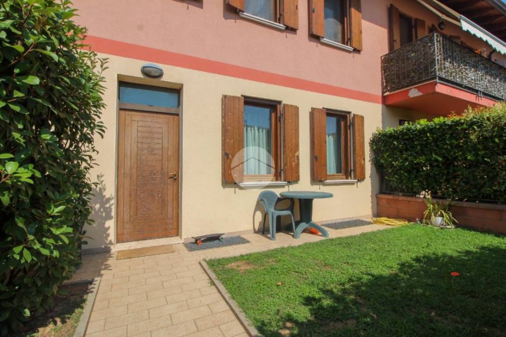 casa indipendente in vendita a Lonato del Garda in zona Esenta